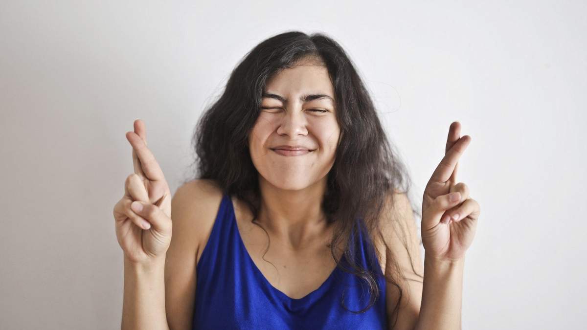 Викрутитесь і без мови: 8 жестів, які вас дуже виручать за кордоном
