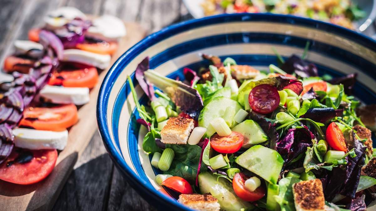 Осенний салат с сельдереем и цикорием: полезный рецепт - Идеи