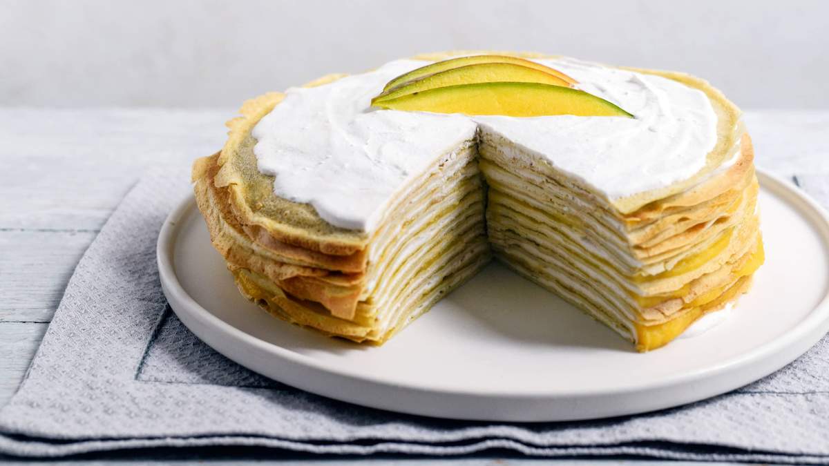 Блинный торт с кремом: низкокалорийный десерт, который не повредит фигуре - Идеи