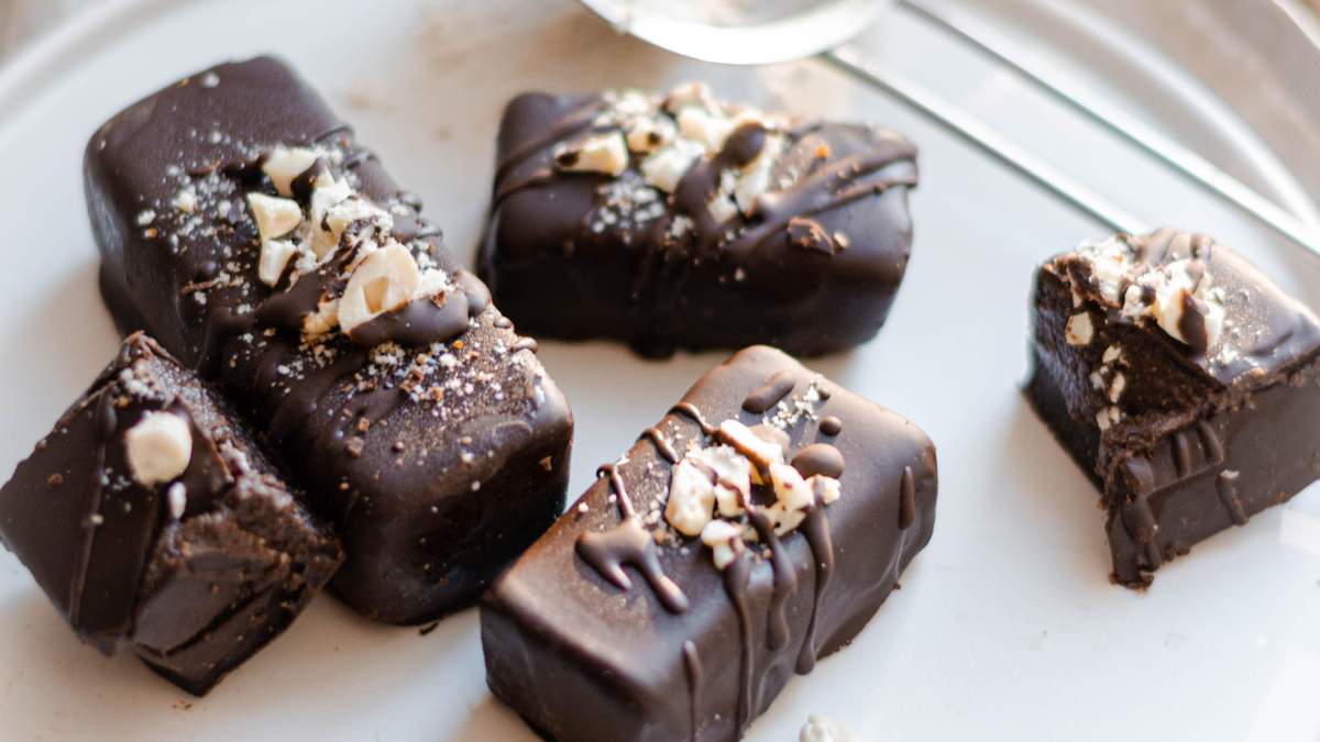 На смак, як баунті: кокосові батончики в шоколаді без випічки - Ідеї