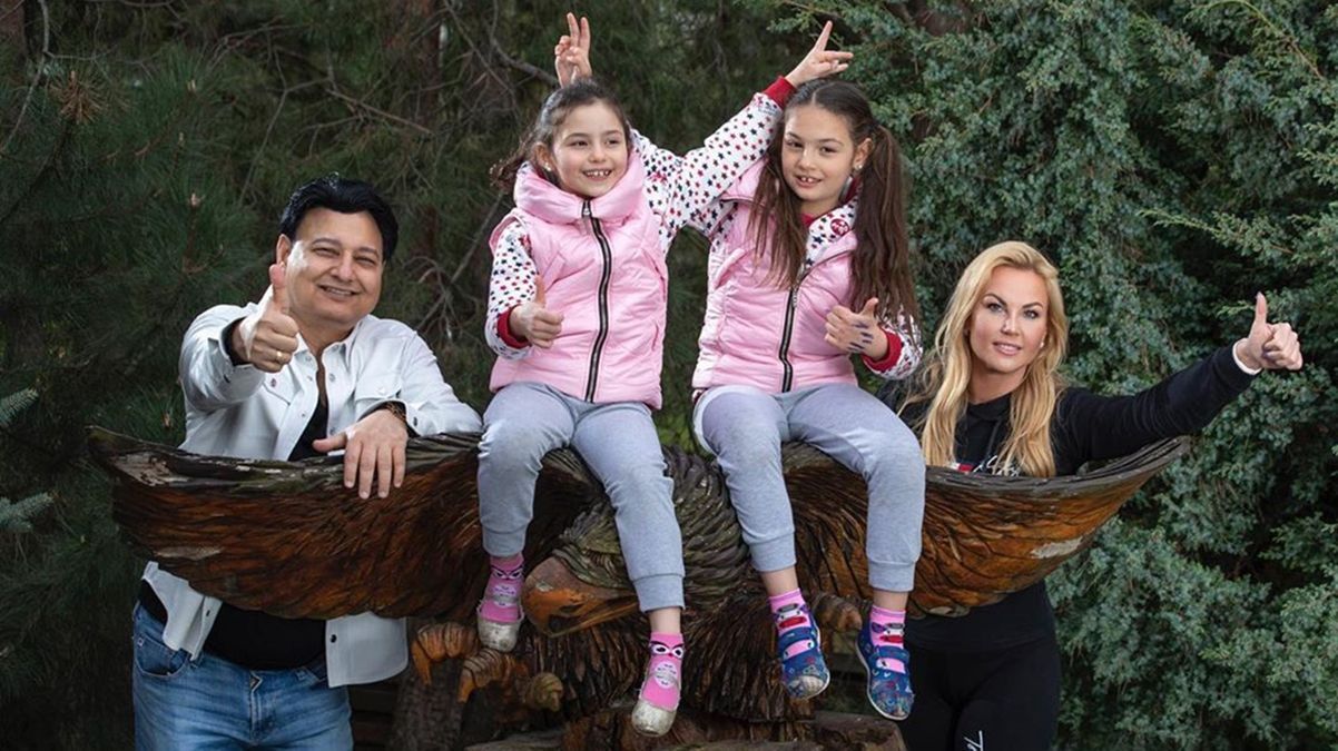 Множество шариков и дорогие подарки: Камалия показала, как поздравляла дочерей-двойняшек Множество шариков и дорогие подарки: Камалия показала, как поздравляла дочерей-двойняшек