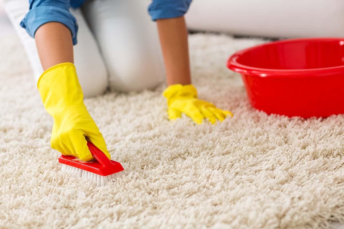 Почистити килим від воску завдання не з легких