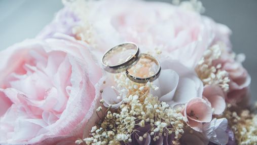 10 років – олов'яна (рожева) річниця весілля: що подарувати і як привітати