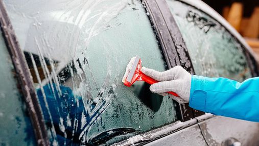 5 способів позбутися льоду на замерзлому автомобільному склі