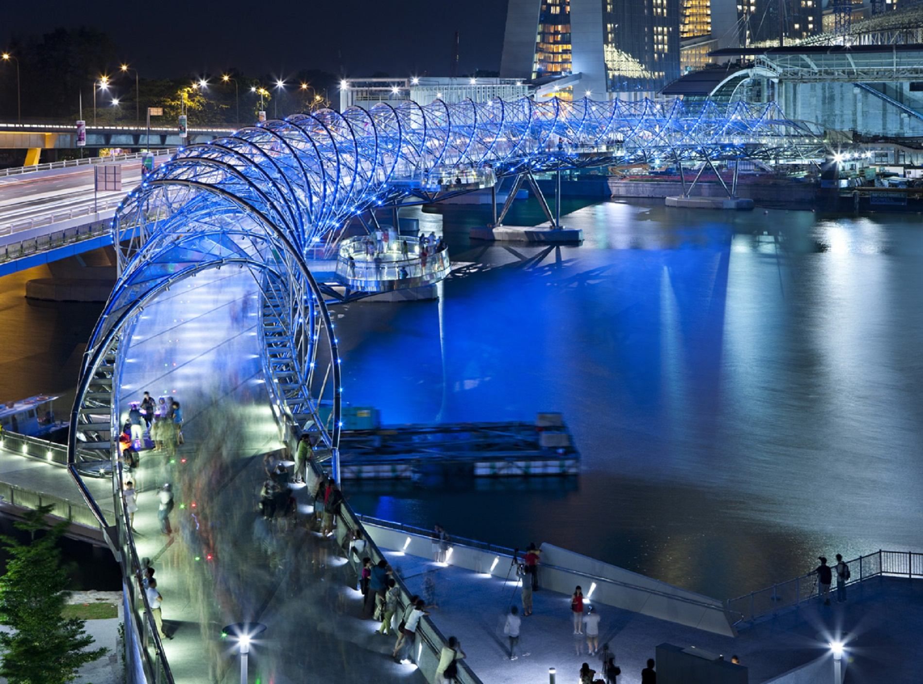 Самые необычные проекты современных мостов, которые поражают своей неординарностью Самые необычные проекты современных мостов, которые поражают своей неординарностью