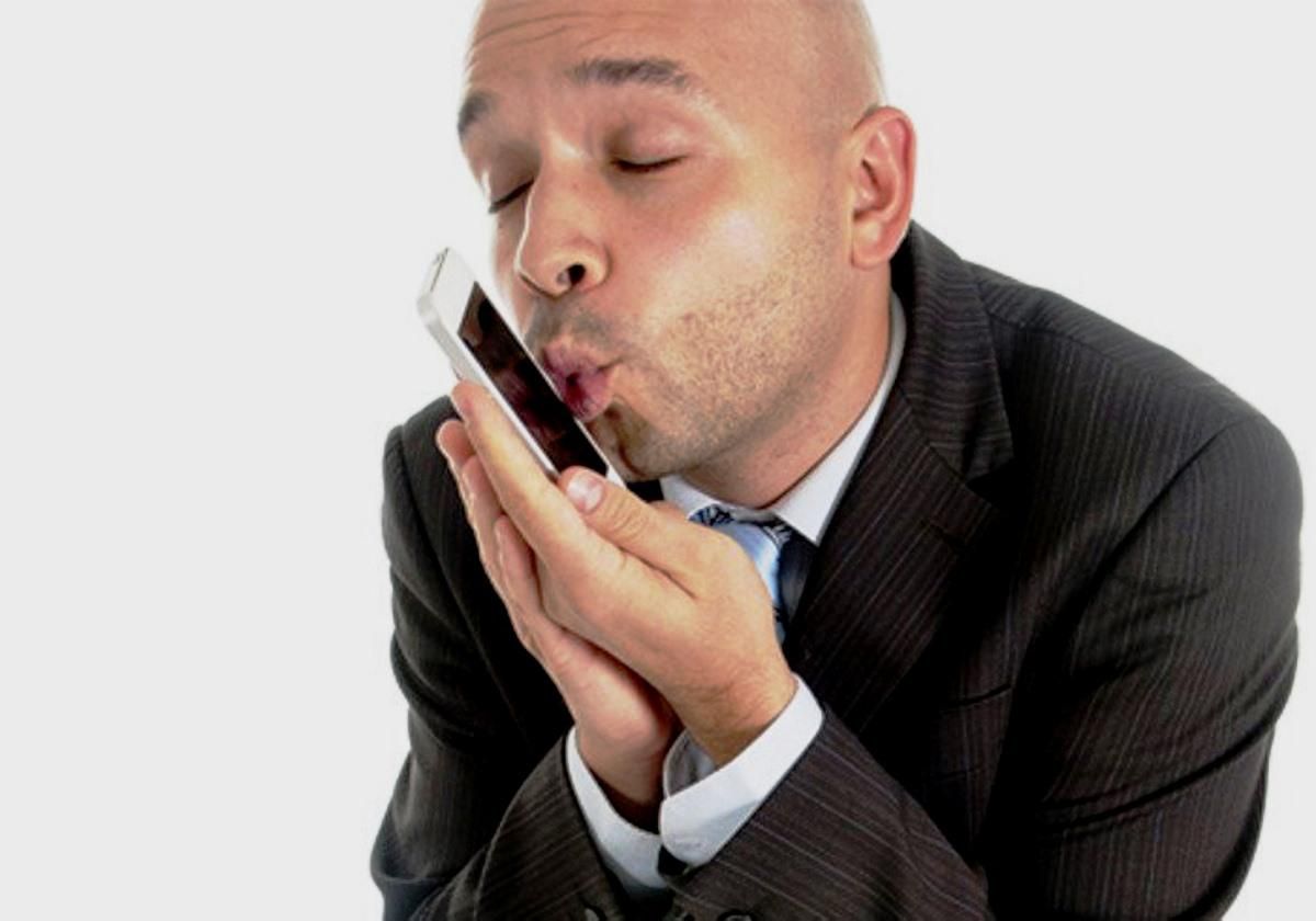 Подарки для тех, кто не смог бы и дня прожить без телефона Подарки для тех, кто не смог бы и дня прожить без телефона