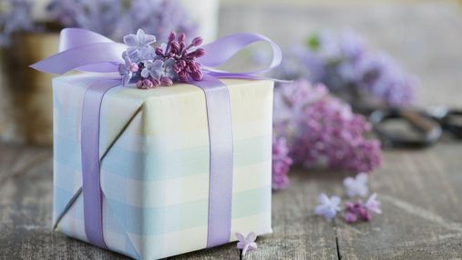Як красиво вручити подарунок: чудові ідеї для весняної упаковки