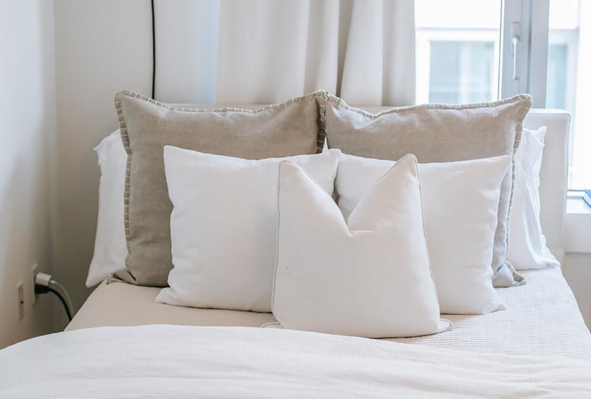 Твердая или мягкая: какой тип подушки выбрать в зависимости от позы сна