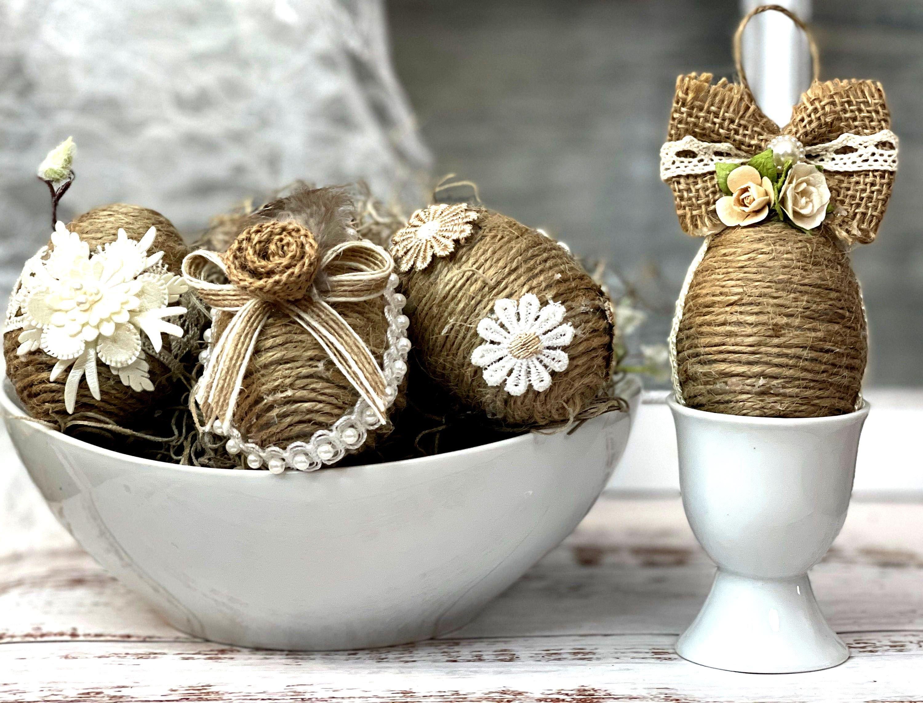 Пасхальные яйца, декорированные шнурком и кружевной тканью Пасхальные яйца, декорированные шнурком и кружевной тканью