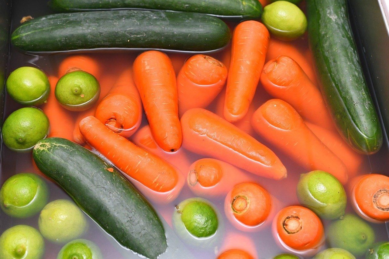 Как правильно мыть фрукты и овощи: способ, который удивил всех