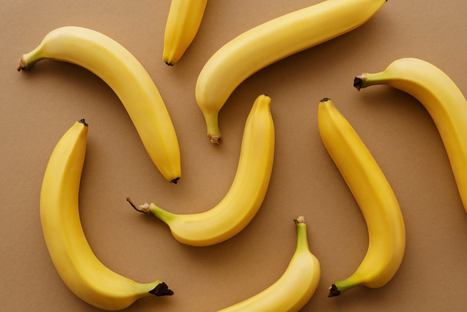 Щоб банани не чорніли: 2 робочих лайфхаки, як зберігати зелені та стиглі плоди