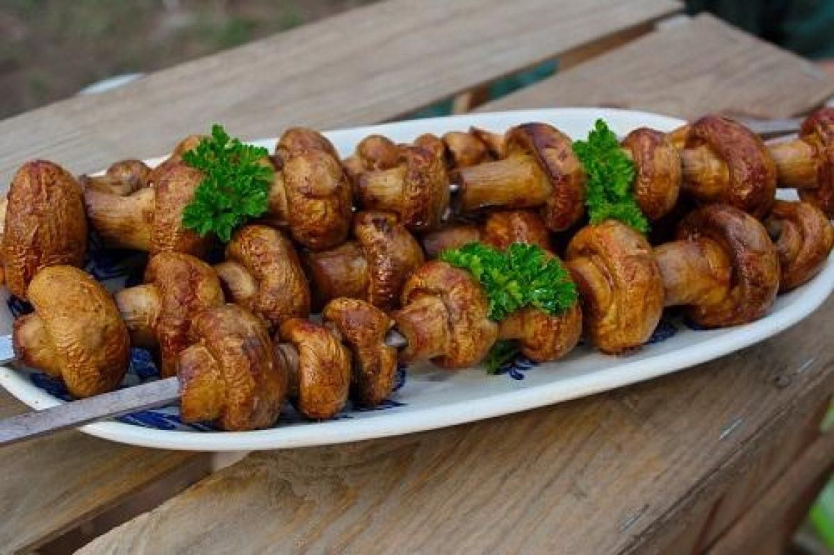 Рецепт приготування смачних печериць на мангалі Рецепт приготування смачних печериць на мангалі