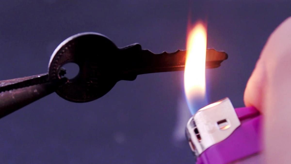 Простой способ сделать запасной ключ из подручных материалов своими руками Простой способ сделать запасной ключ из подручных материалов своими руками