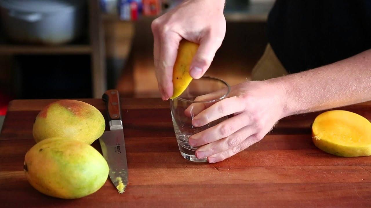 Оригінальний спосіб почистити манго