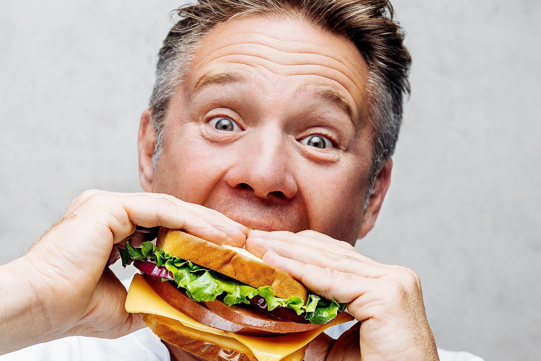 9 главных правил этикета за столом, которые стоит запомнить на всю жизнь
9 главных правил этикета за столом, которые стоит запомнить на всю жизнь