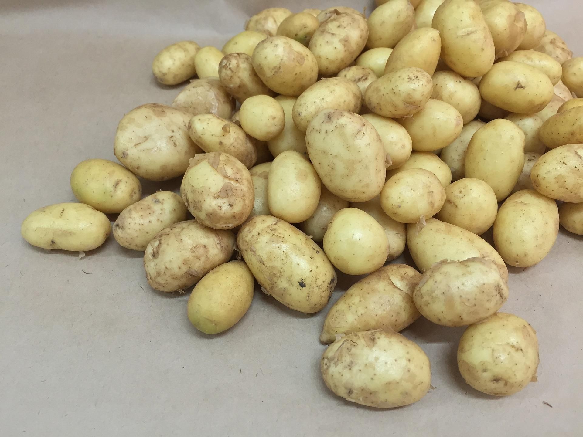 5 способів почистити молоду картоплю без ножа: корисні поради