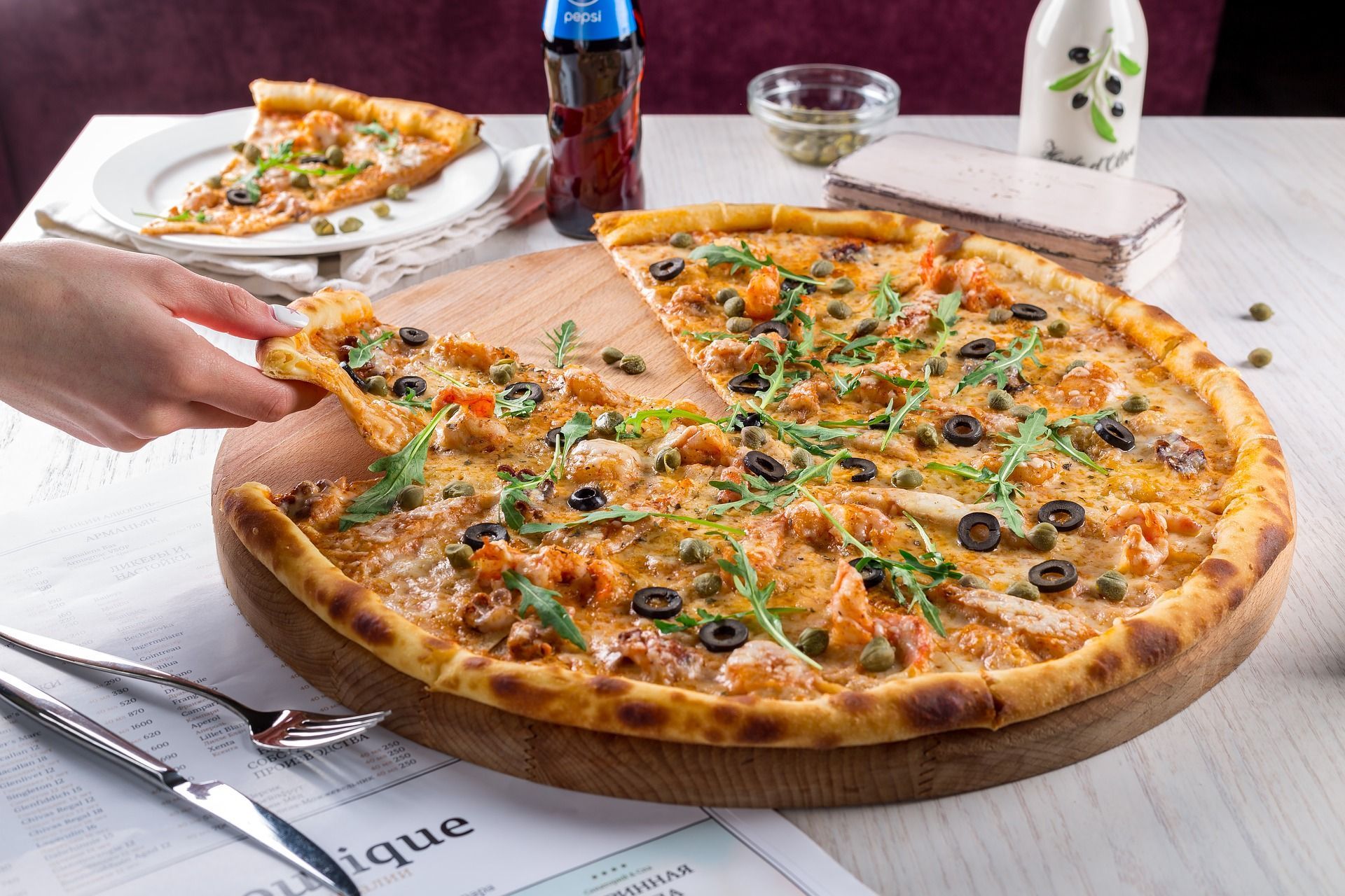 Пицца станет будто только что из печи, и вы нарежете ее без ножа: 8 секретов о любимом блюде