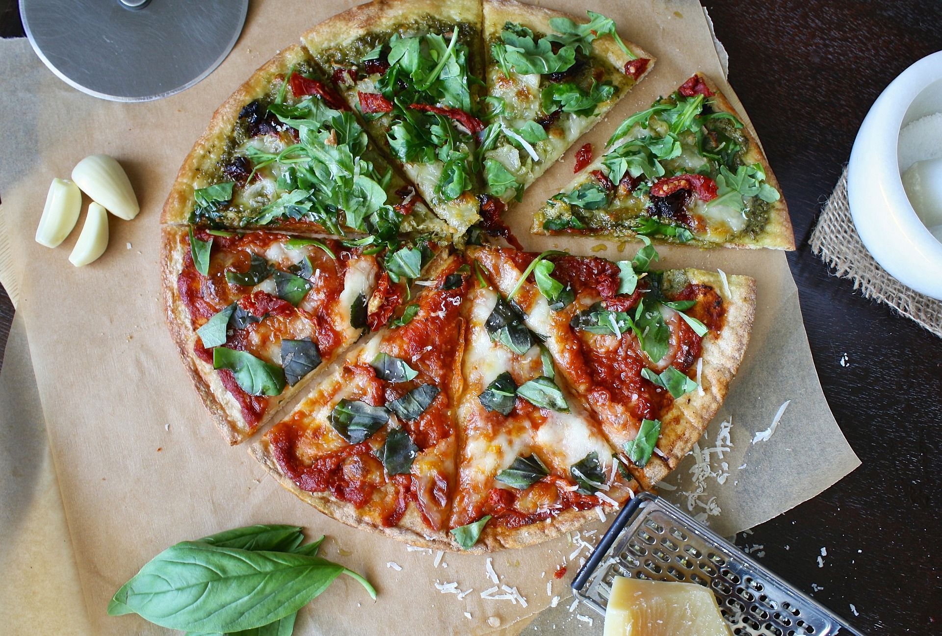 Смачнюща домашня піца на сковороді – усього за 10 хвилин: рецепт із фото