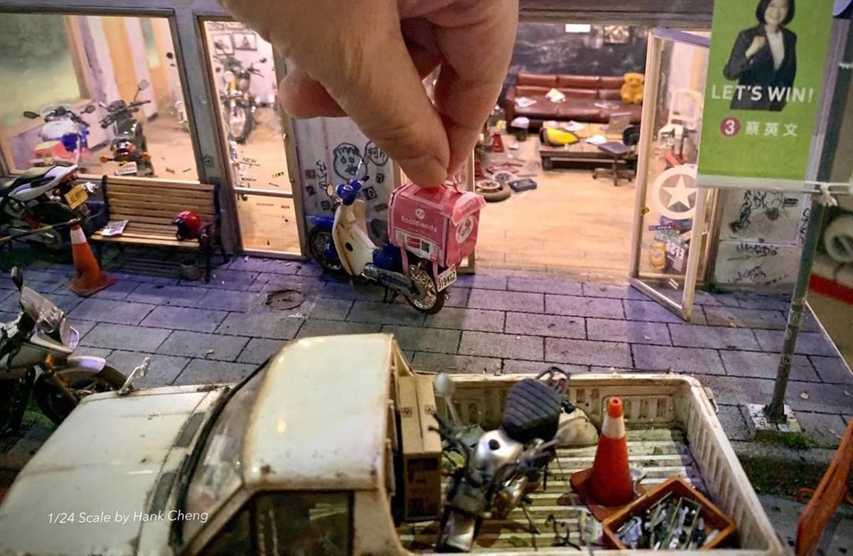 Майстер відтворює з пам’яті крихітні версії справжніх місць Майстер відтворює з пам’яті крихітні версії справжніх місць