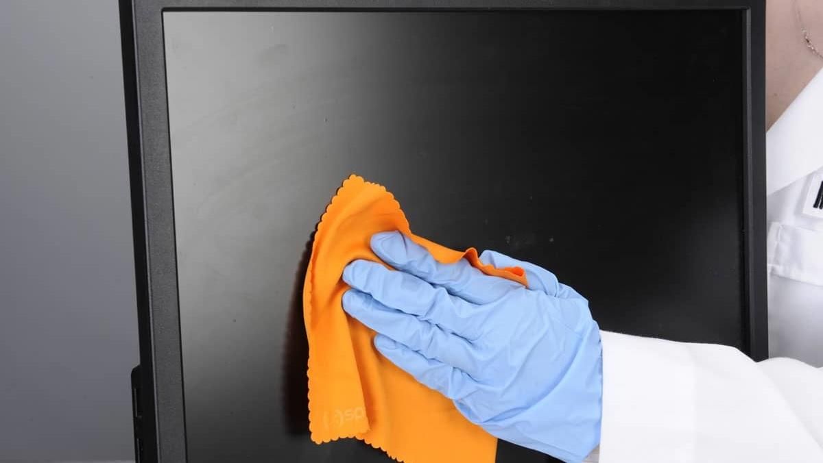 Вытирать пыль с телевизора нужно уметь: 5 ошибок, которые делает каждый