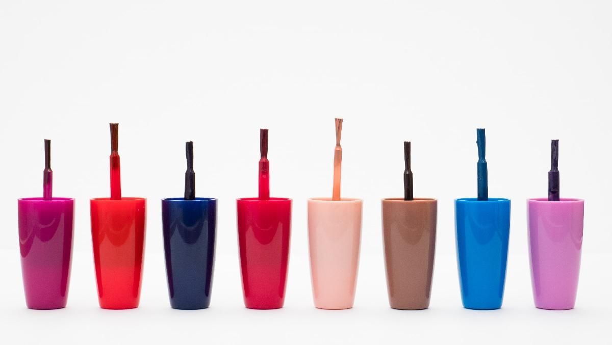 Отремонтирует все: 9 необычных способов использовать обычный лак для ногтей Отремонтирует все: 9 необычных способов использовать обычный лак для ногтей