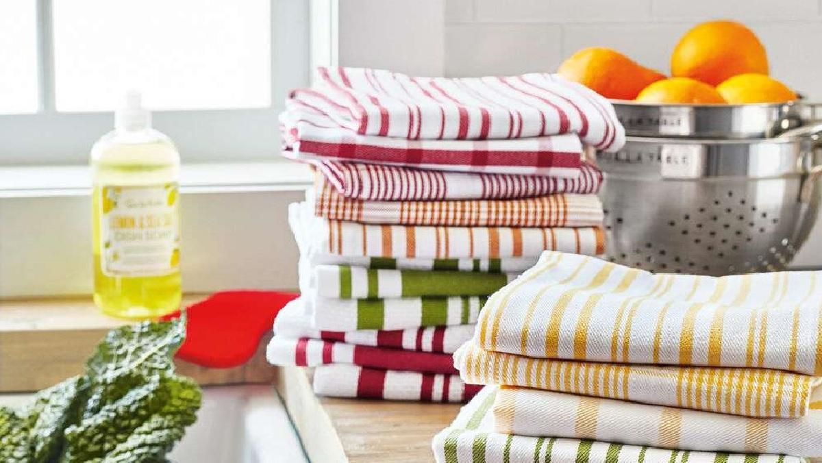 Чистота надолго: как легко и быстро отбелить кухонные полотенца