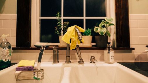 Негайно почистьте або замініть: 5 речей на кухні, що збирають найбільше бактерій