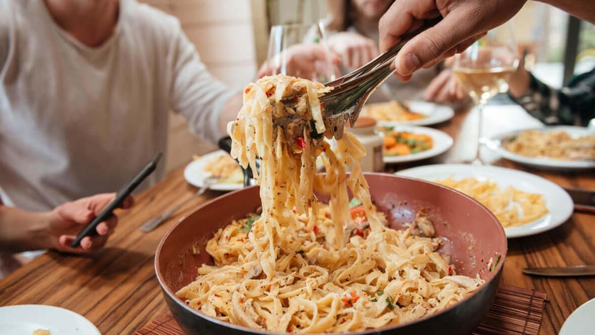 Навіщо марафонці влаштовують макаронну вечірку перед забігом і які страви для неї готують - Ідеї Навіщо марафонці влаштовують макаронну вечірку перед забігом і які страви для неї готують - Ідеї