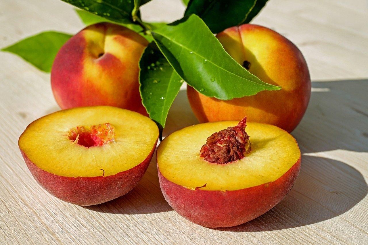 Запеченные персики с сыром и овсянкой: рецепт вкусного десерта