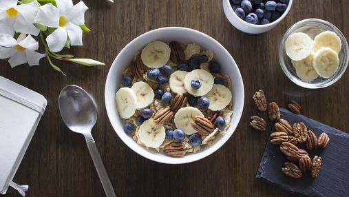 Що їсти вранці при схудненні: продукти для енергії та стрункості