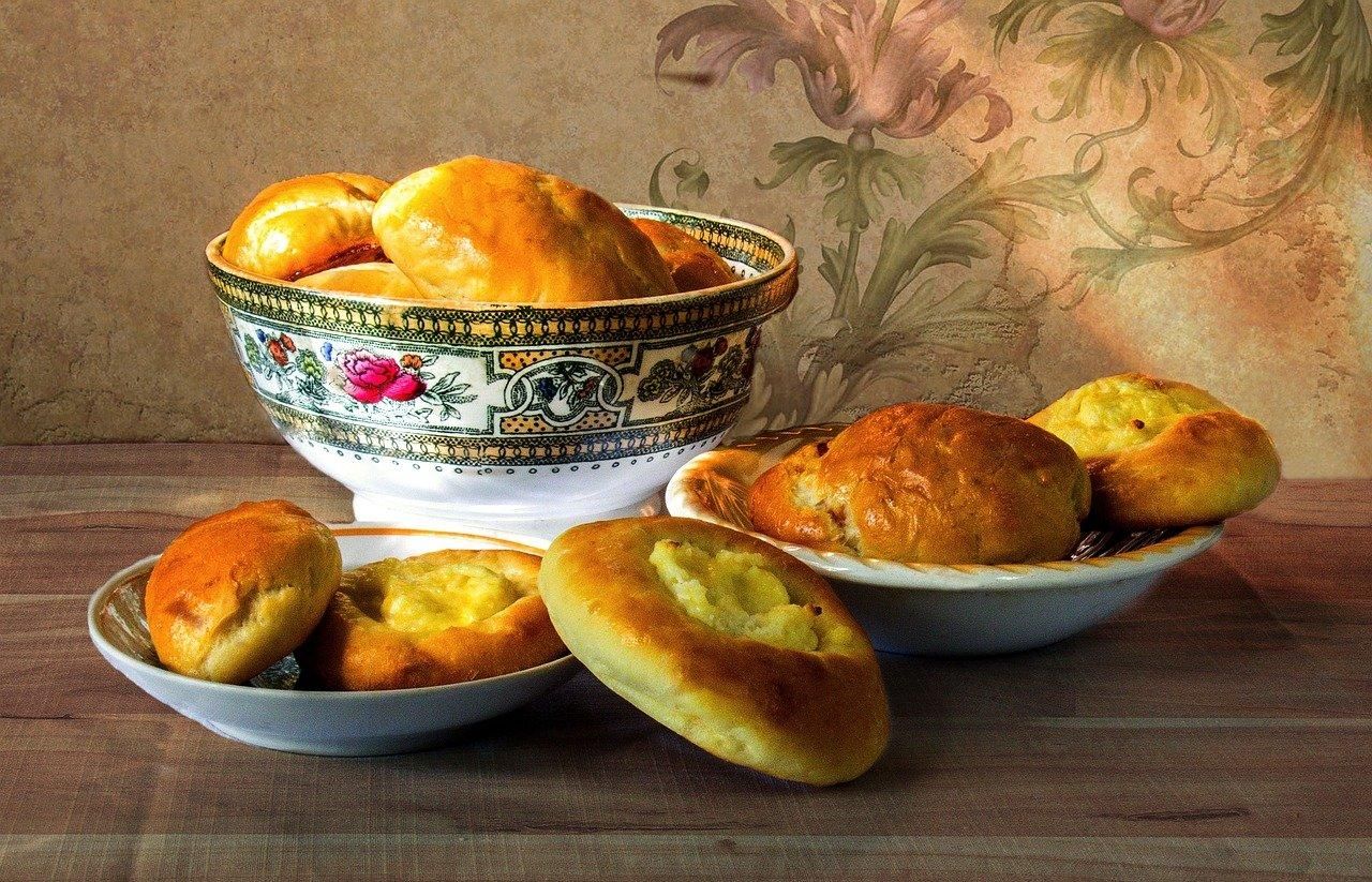 Вкусные ватрушки с творогом и нектарином: видео пошагового рецепта Вкусные ватрушки с творогом и нектарином: видео пошагового рецепта