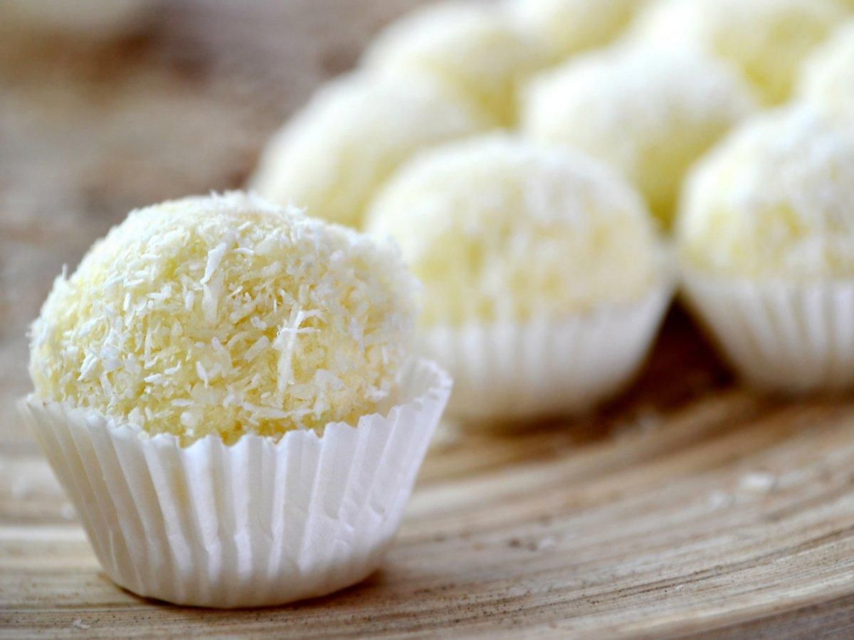 Конфеты Рафаэлло без вреда для фигуры: как приготовить дома Конфеты Рафаэлло без вреда для фигуры: как приготовить дома