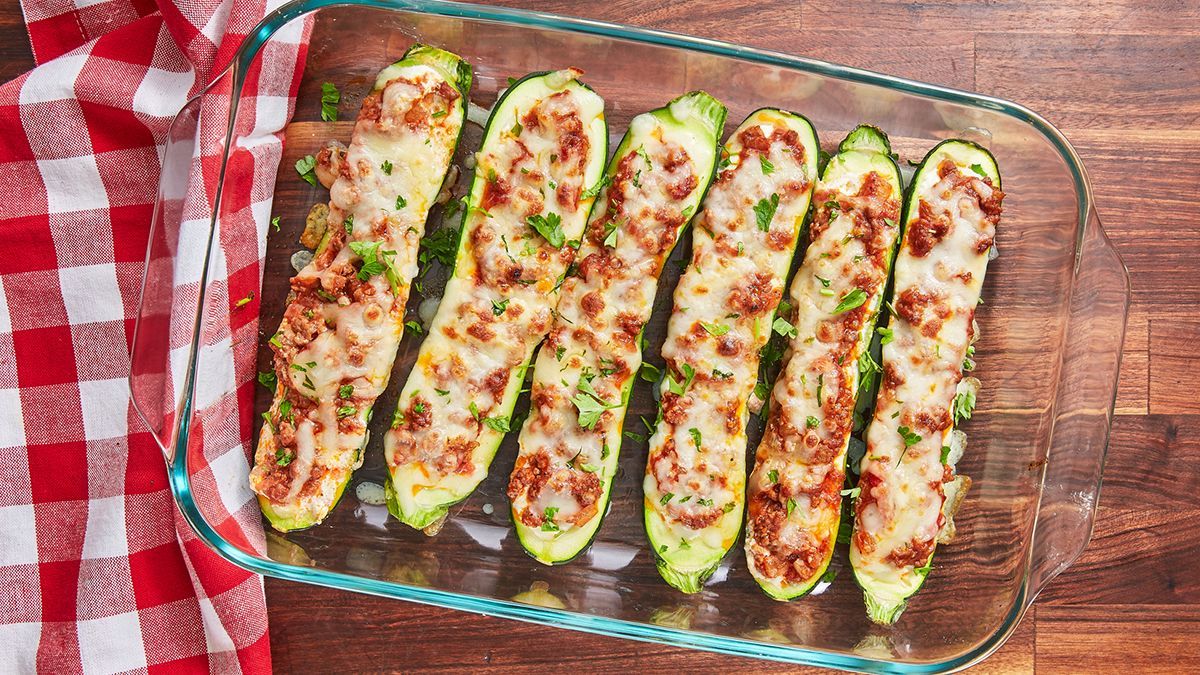 Фаршированные кабачки, запеченные в духовке: быстрый рецепт обеда Фаршированные кабачки, запеченные в духовке: быстрый рецепт обеда