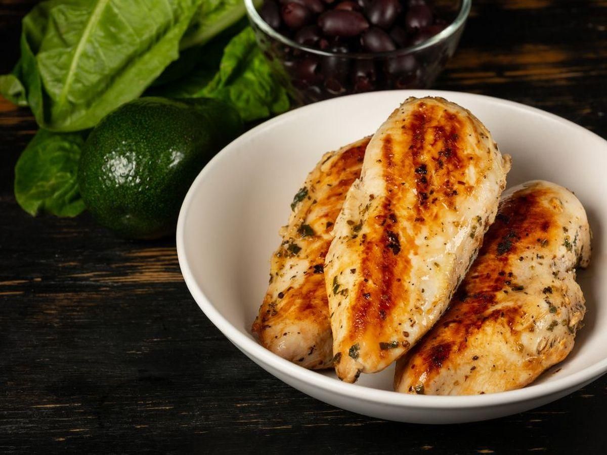 Рецепт соковитого курячого філе у кефірі, запеченого у духовці Рецепт соковитого курячого філе у кефірі, запеченого у духовці