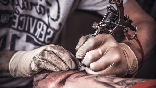 Живі татуювання: канадець дивує  мультиками на шкірі