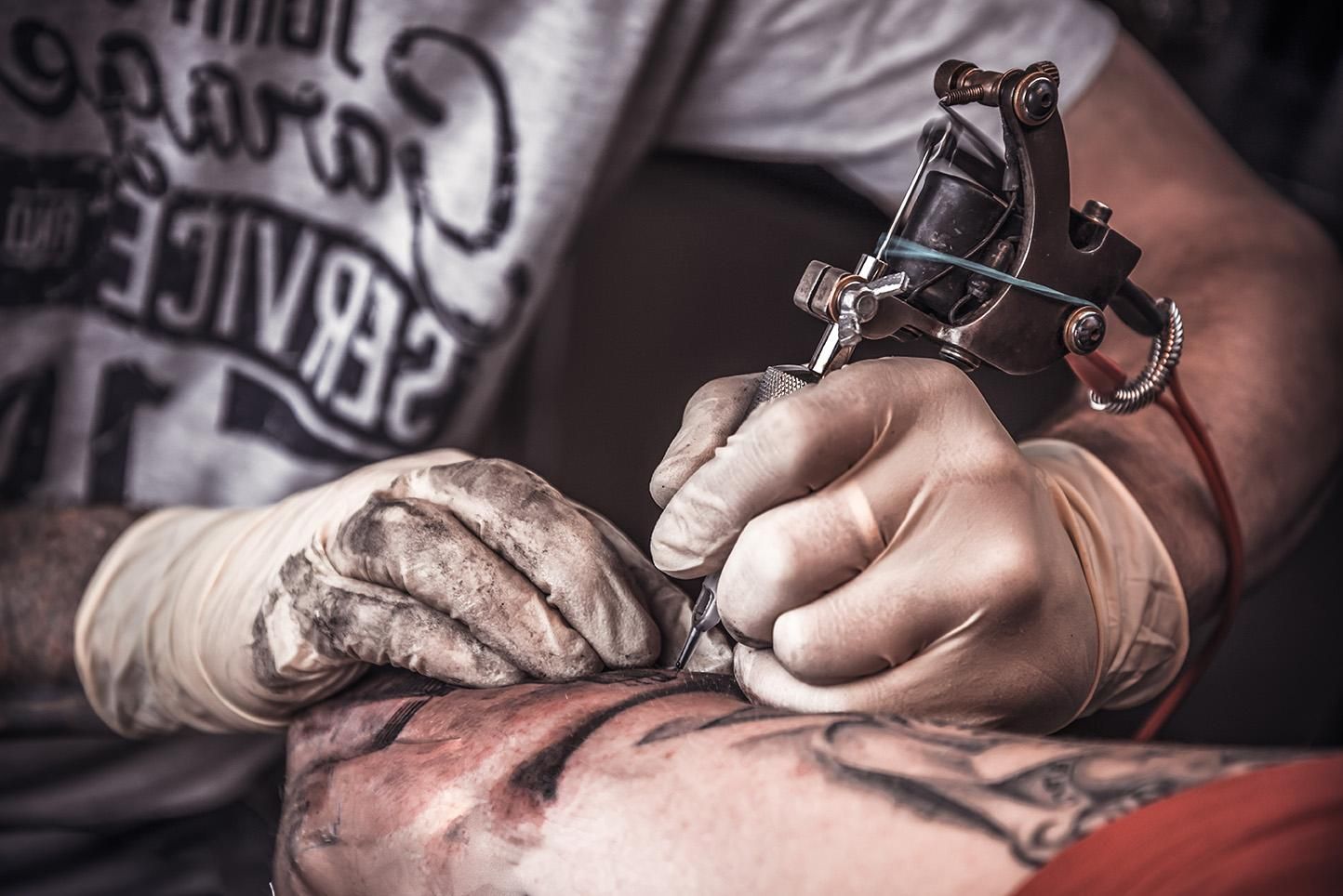 Живые татуировки: канадец удивляет мультиками на коже
