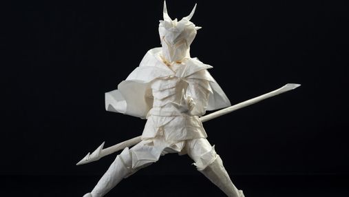 Бумажные доспехи: художник создает средневековых персонажей в стиле оригами