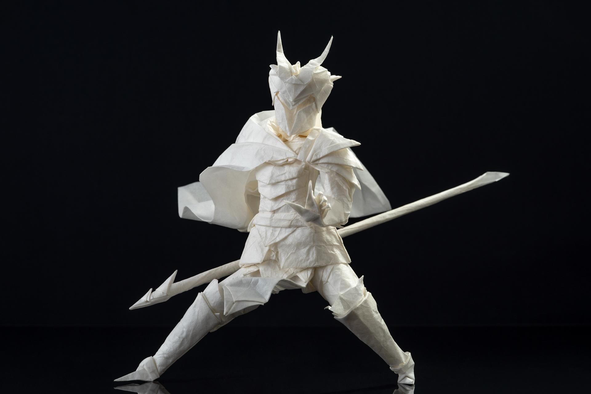 Бумажные доспехи: художник создает средневековых персонажей в стиле оригами