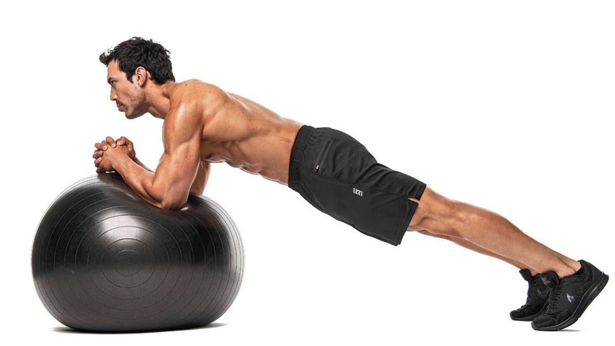 Як качати прес з фітболом: 3 вправи для красивого живота Як качати прес з фітболом: 3 вправи для красивого живота