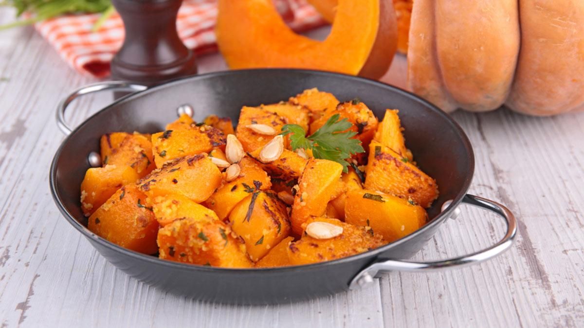 Рецепт смаженого гарбуза з зеленню: оригінальна осіння страва, яка готується 10 хвилин Рецепт смаженого гарбуза з зеленню: оригінальна осіння страва, яка готується 10 хвилин