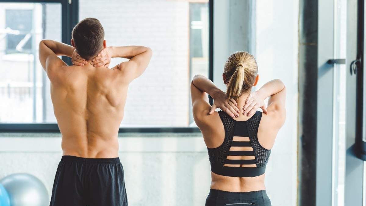 4 упражнения для снятия тяжести в шее и плечах, которые заменят поход к массажисту 4 упражнения для снятия тяжести в шее и плечах, которые заменят поход к массажисту