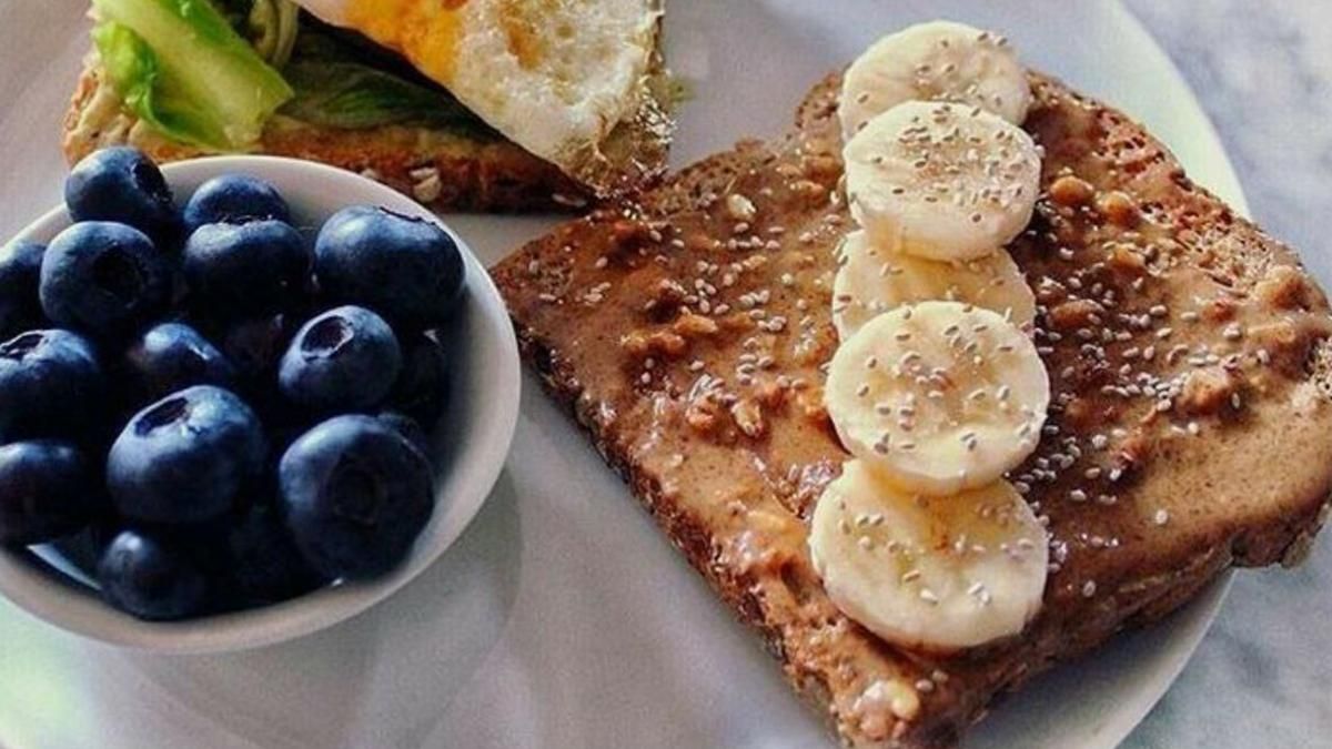 Французские тосты с творогом и черникой: рецепт идеального завтрака