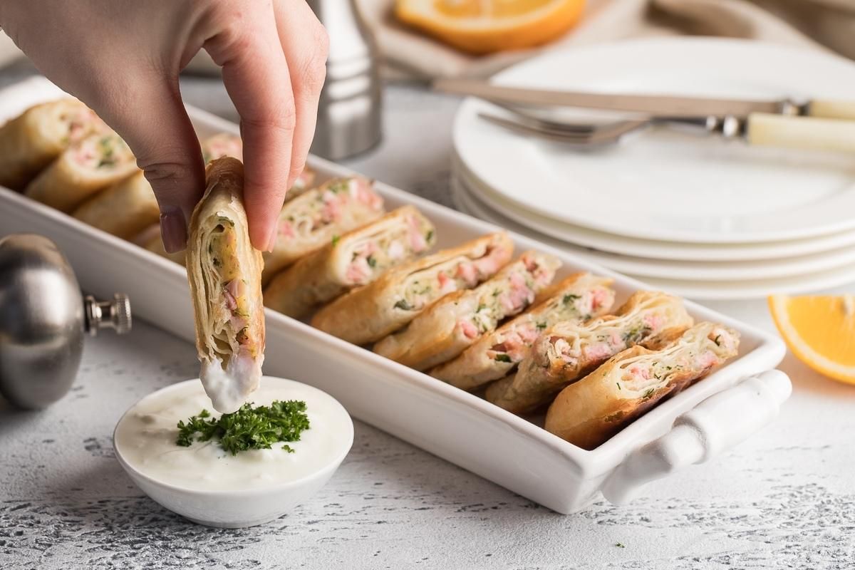 Рулеты из лаваша и индейки: быстрый рецепт для самых ленивых Рулеты из лаваша и индейки: быстрый рецепт для самых ленивых