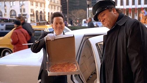 День піци: 5 культових фільмів та серіалів, де не обійшлося без цієї страви