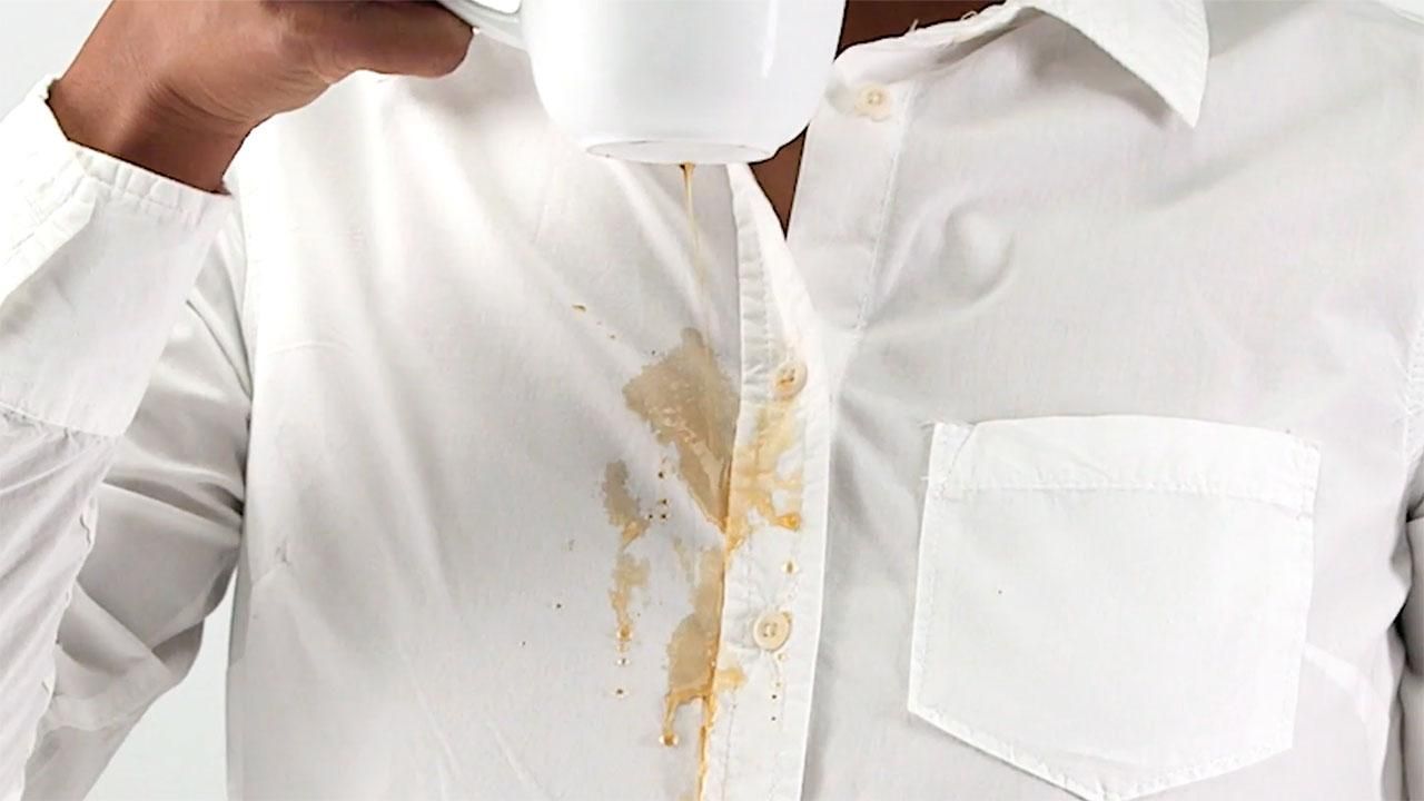 Легко и без нервов: как убрать пятна от кофе с белой одежды