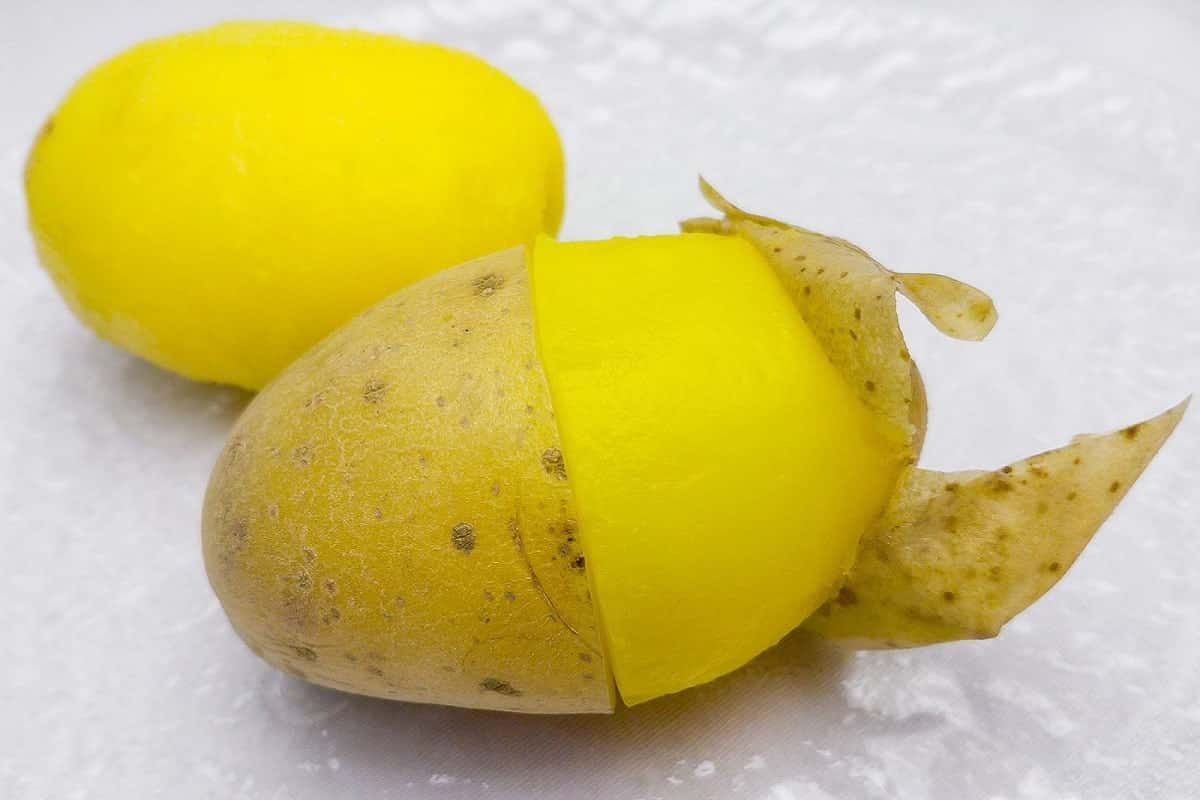 Как быстро почистить картофель для оливье: этот трюк займет у вас считанные секунды