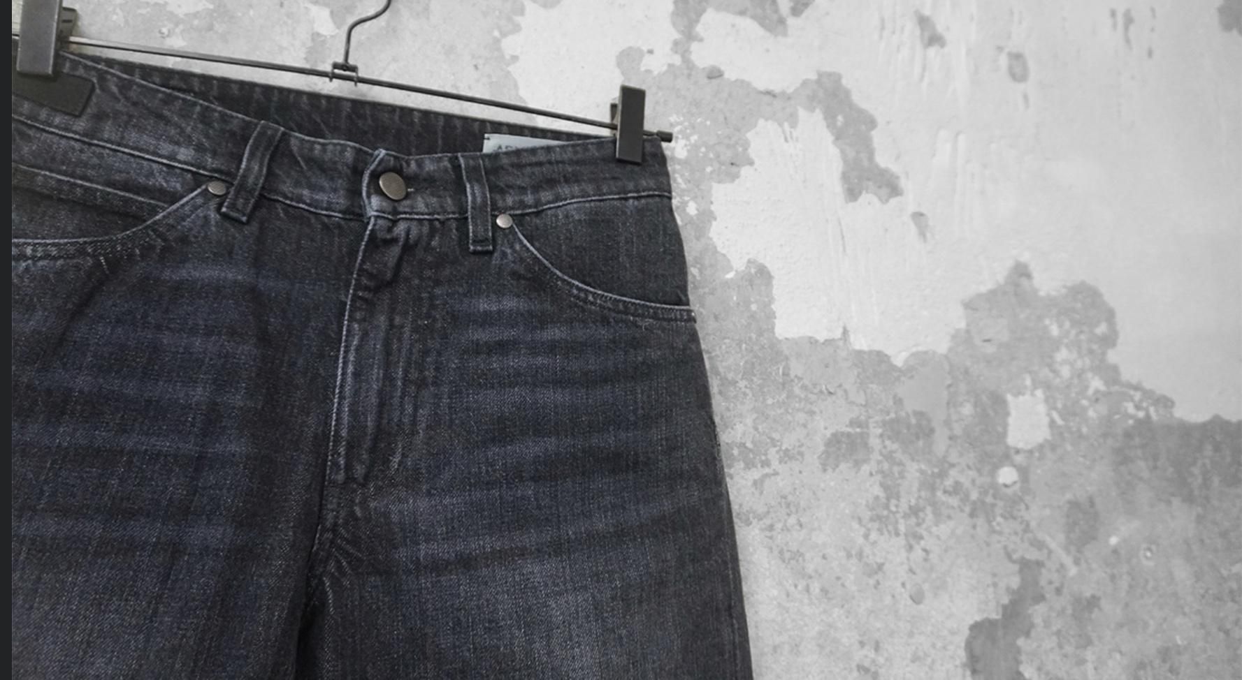 Слугуватимуть довше: 5 порад, як правильно прати чорні джинси - Ідеї