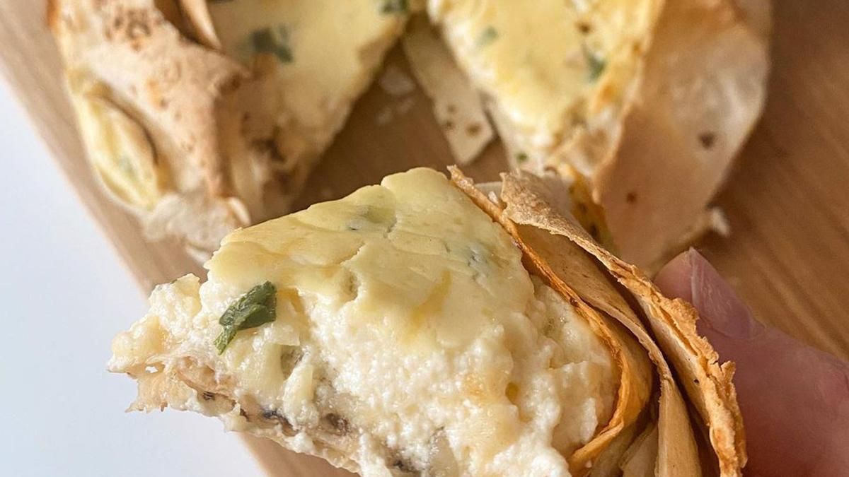 Пирог из лаваша: ленивый рецепт сытного завтрака Пирог из лаваша: ленивый рецепт сытного завтрака