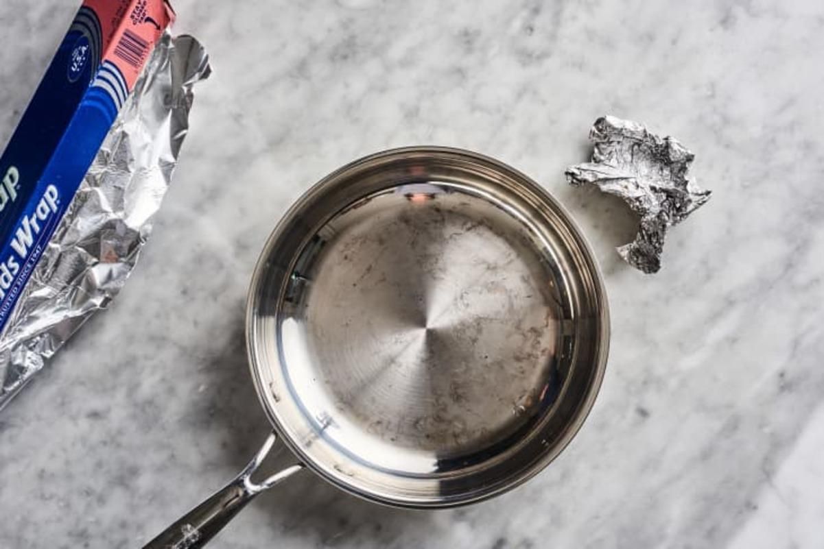 Фольга и еще один простой продукт: как быстро и качественно отмыть пригоревшую кастрюлю - Идеи
