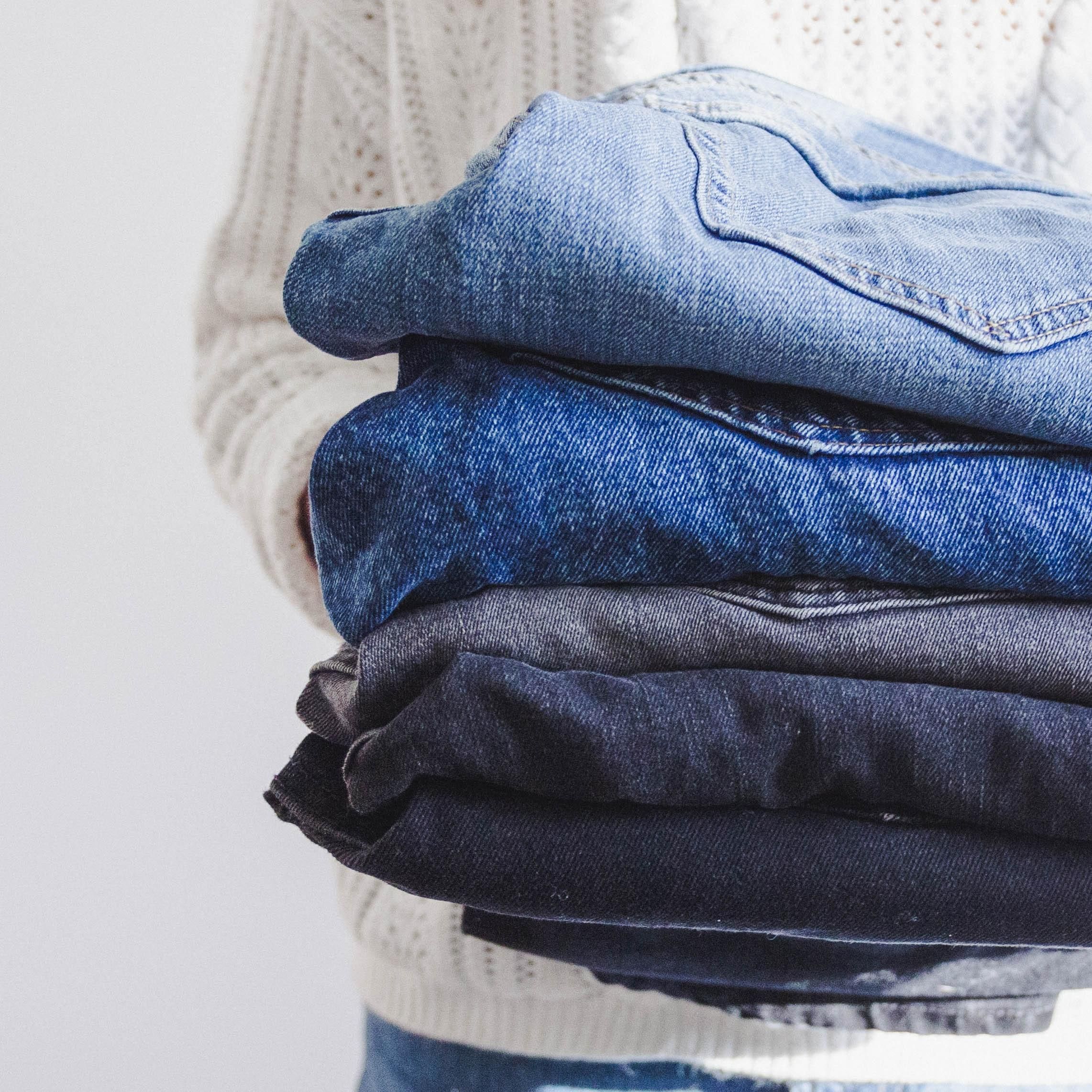 Как сложить одежду, чтобы сэкономить место в шкафу: метод экспертки - Идеи